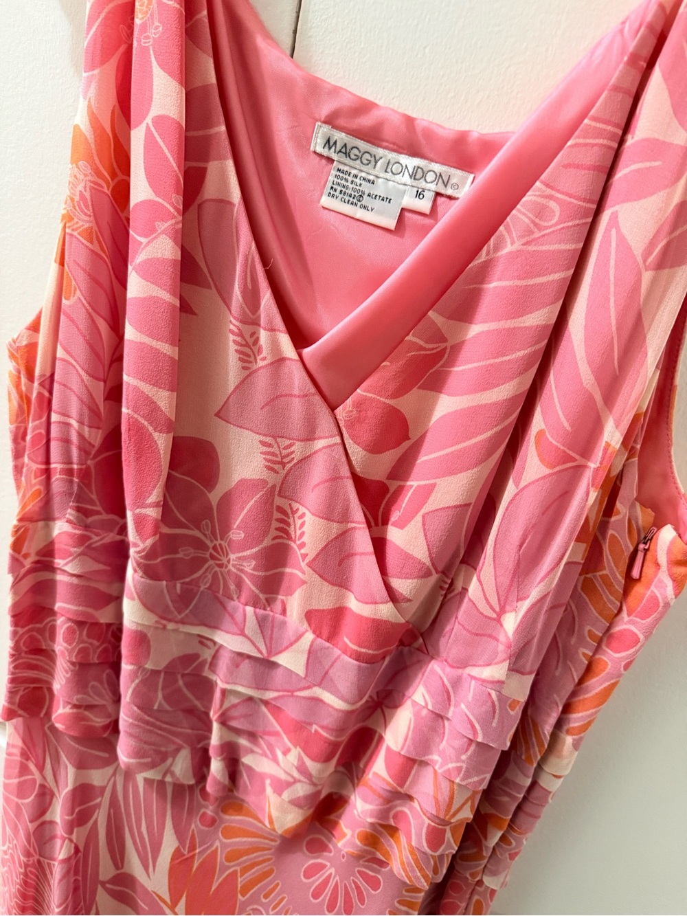 Maggy London Pink Floral V-Neck Sleeveless Top